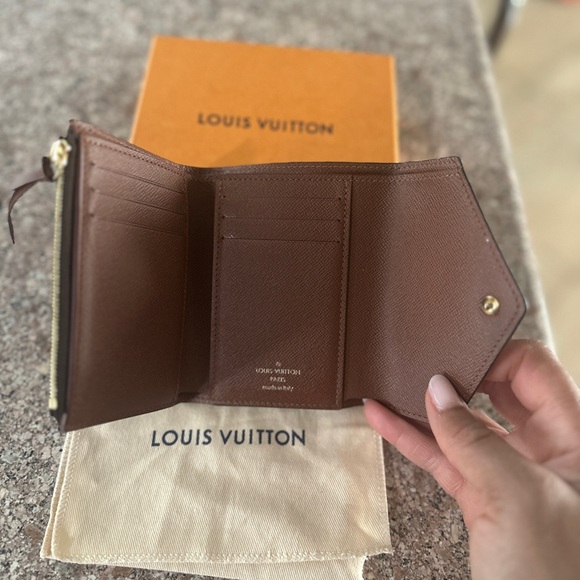 Louis Vuitton Victorine Wallet - Picture 7 of 11